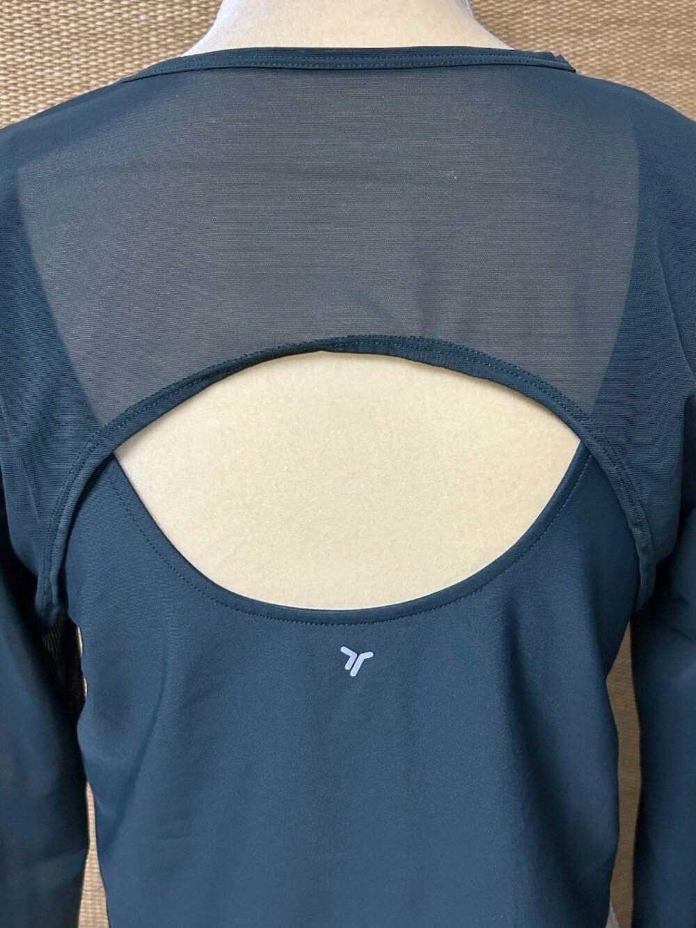 Old Navy Active PowerSoft 2-in-1 Mesh-Sleeve Crop Top Womens Large Pine Green - Picture 4 of 7